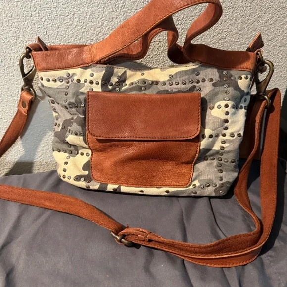 Latico Camo and Camel Leather Satchel Crossbody Handbag NWT - Picture 2 of 7